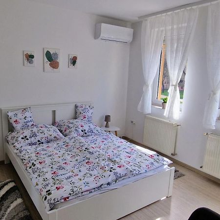 Cili Apartman Eger Apartment Exterior photo
